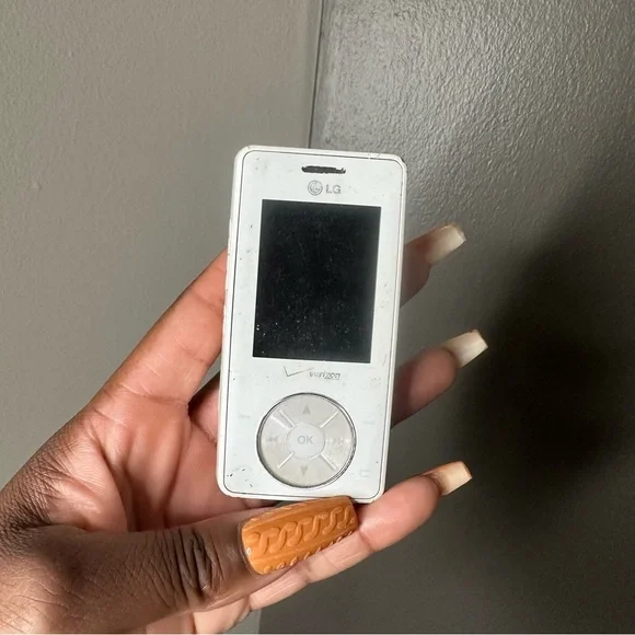 LG Silver Compact Phone (does not come with cord) novelty - Picture 2 of 5